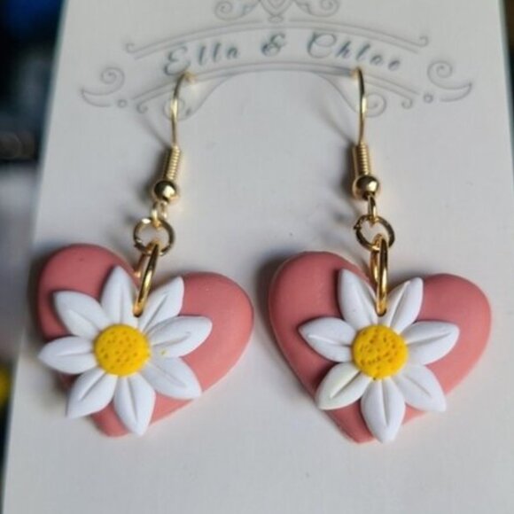 Adorable Pink Dusty Rose Clay Heart Daisy Dangle Drop Gold Plated Earrings - Picture 1 of 4